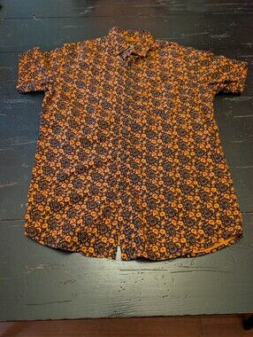 Monument Halloween Shirt Small Mens Black Orange Ghosts Skulls Pumpkins Bones